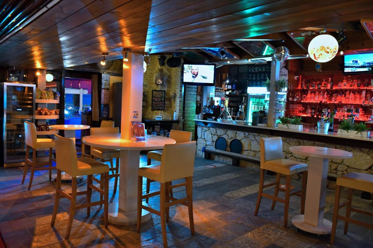 Valais Hotel อลิกานาส ภายนอก รูปภาพ
