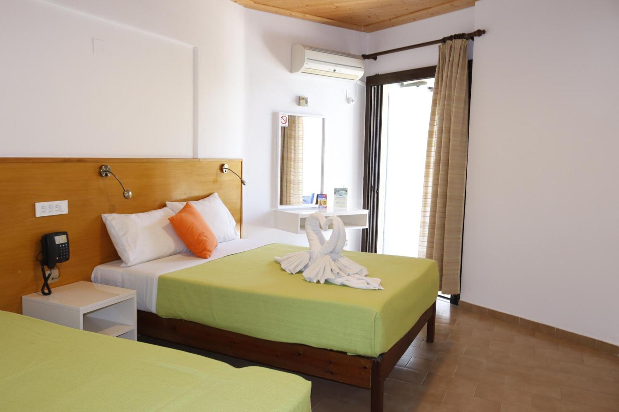Valais Hotel อลิกานาส ภายนอก รูปภาพ